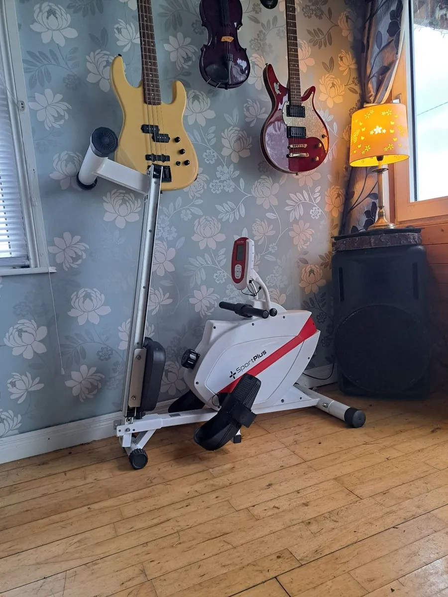 Sportplus rowing machine. Great for full workout. - Image 3