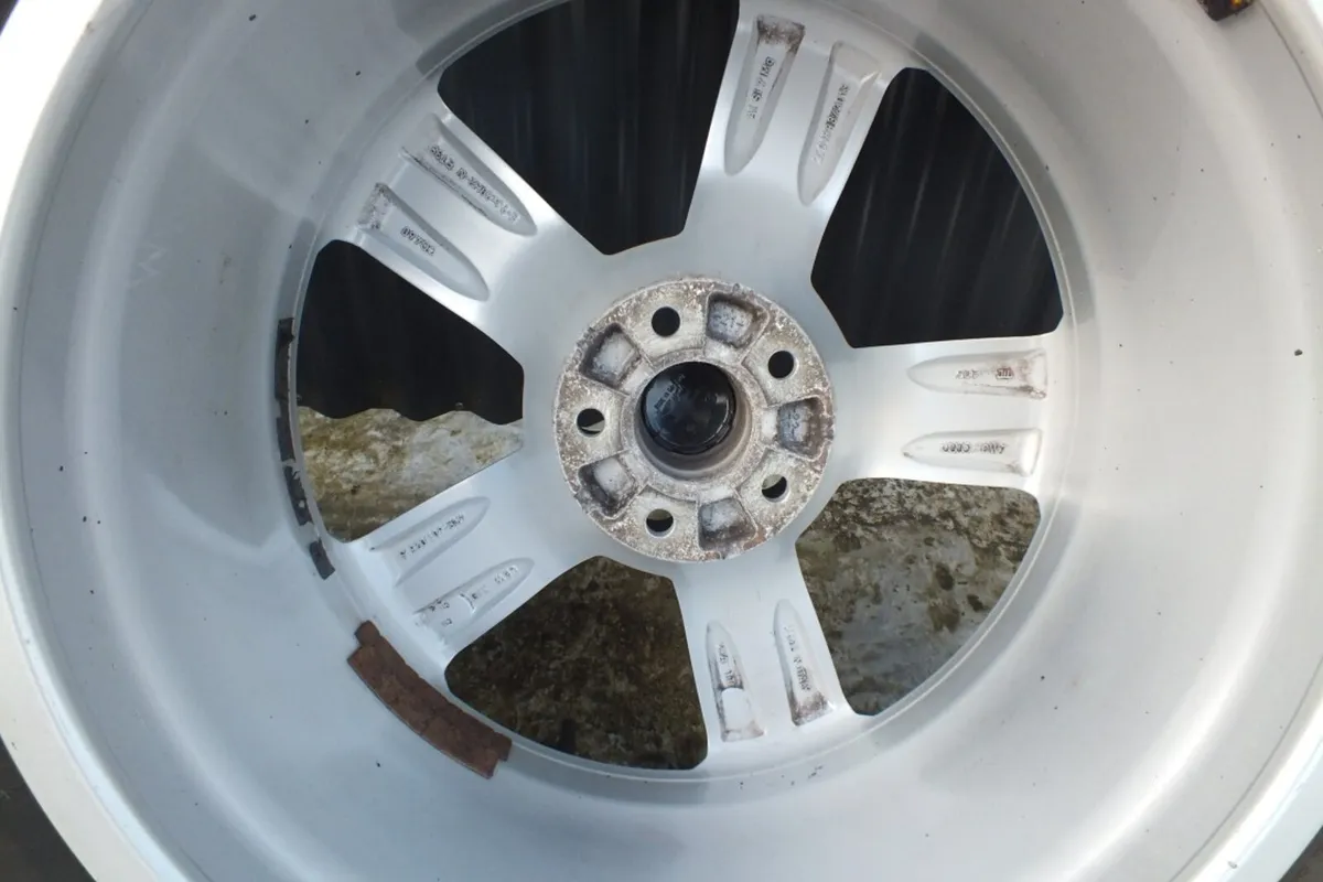 Audi / VW 20" Alloys (IMMACULATE). - Image 4