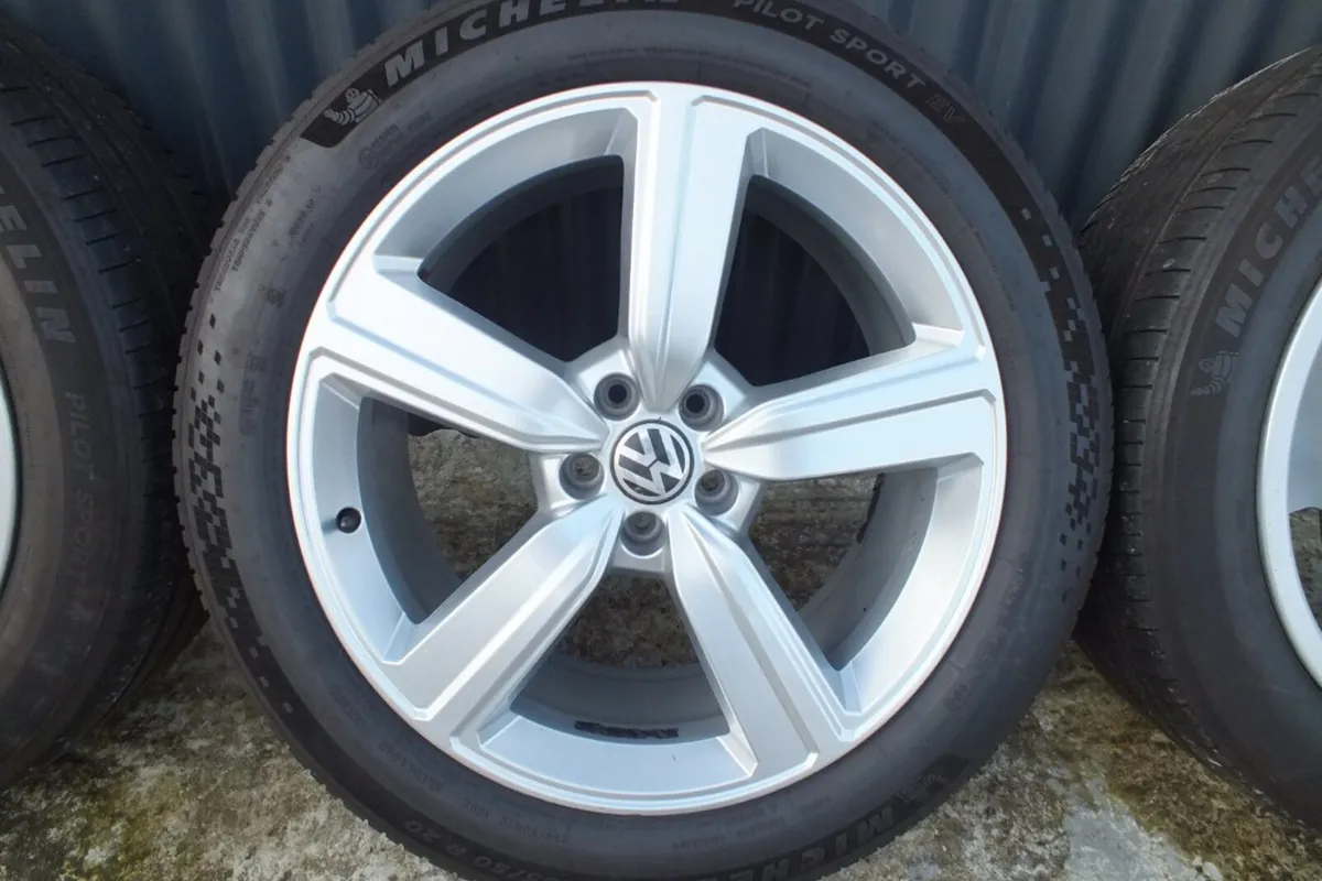 Audi / VW 20" Alloys (IMMACULATE). - Image 3