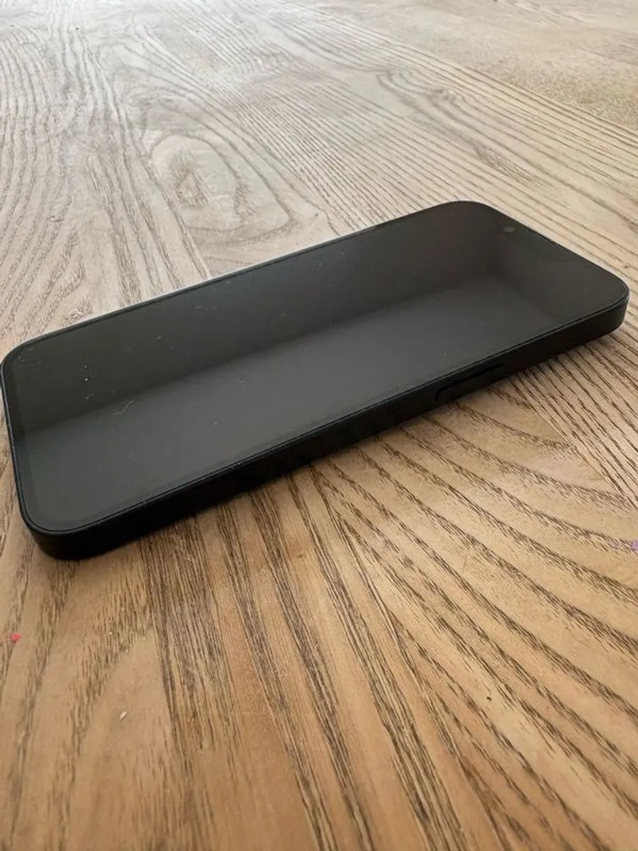 iPhone 14 - Image 2