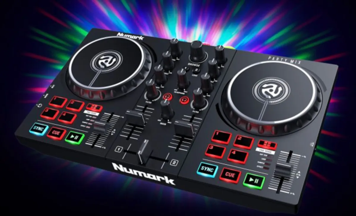 DJ Controller - Numark - Party Mix with light show NEW