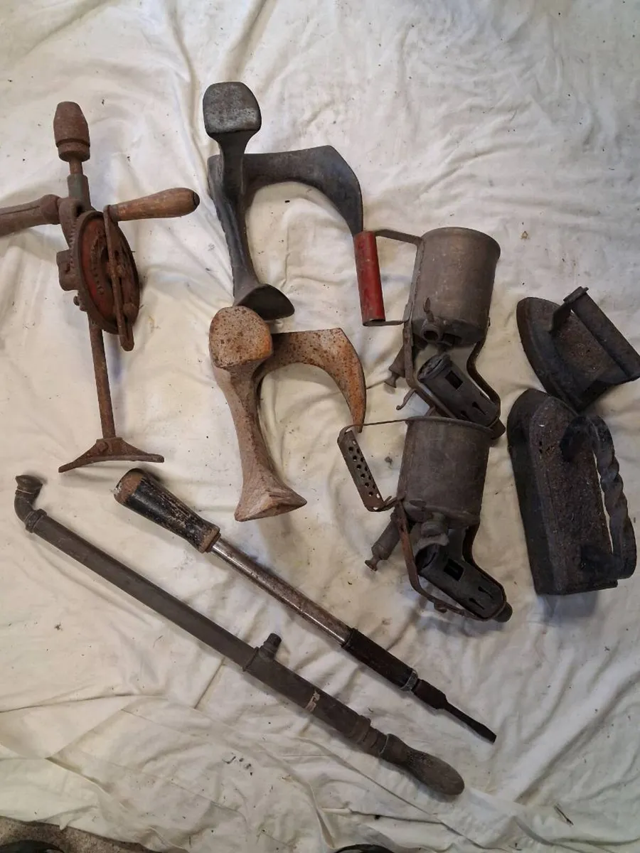 9 collectables - Image 2