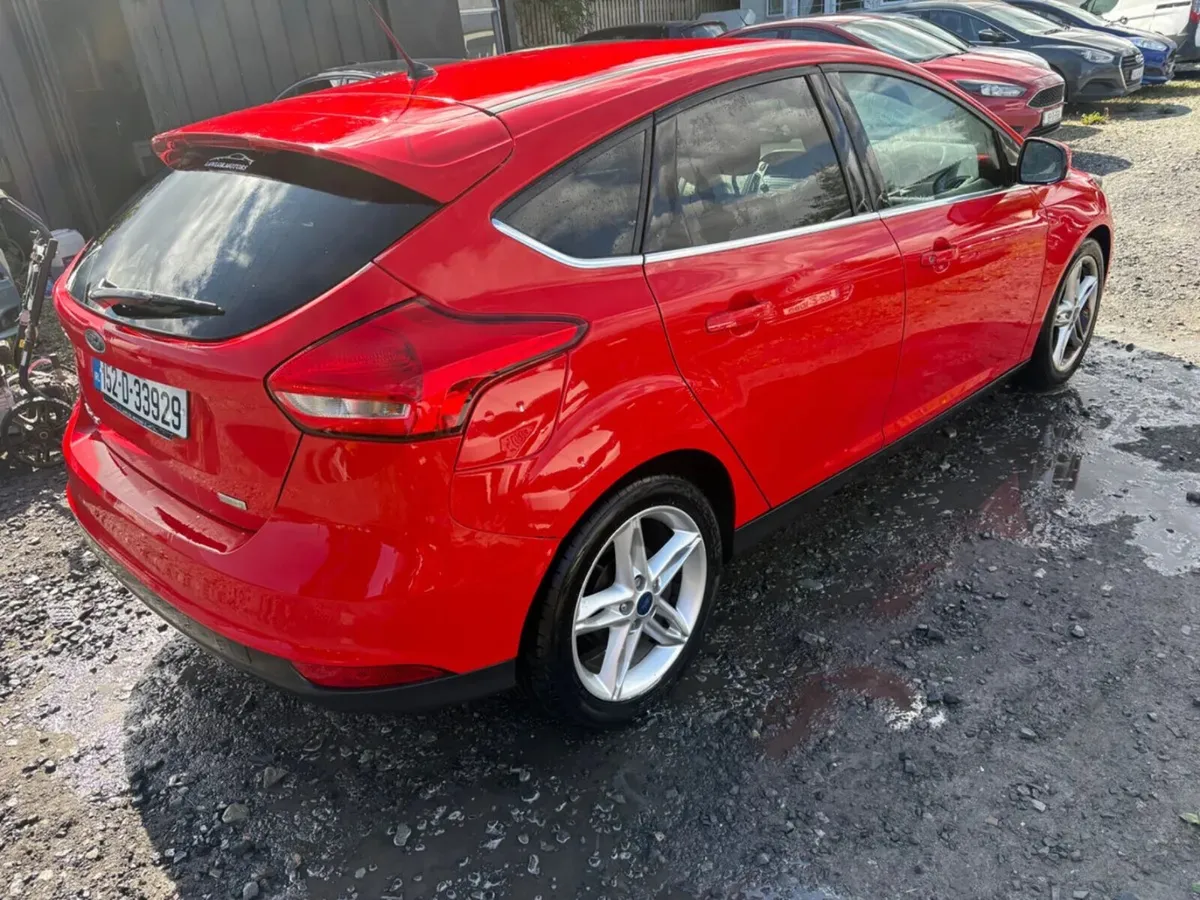 2015 Ford Focus Drive Away very light damage - Image 2