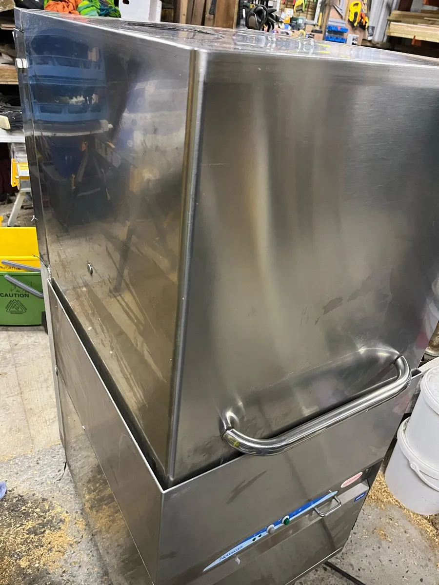 Pass Through Dishwasher & Ice Machine - Image 1
