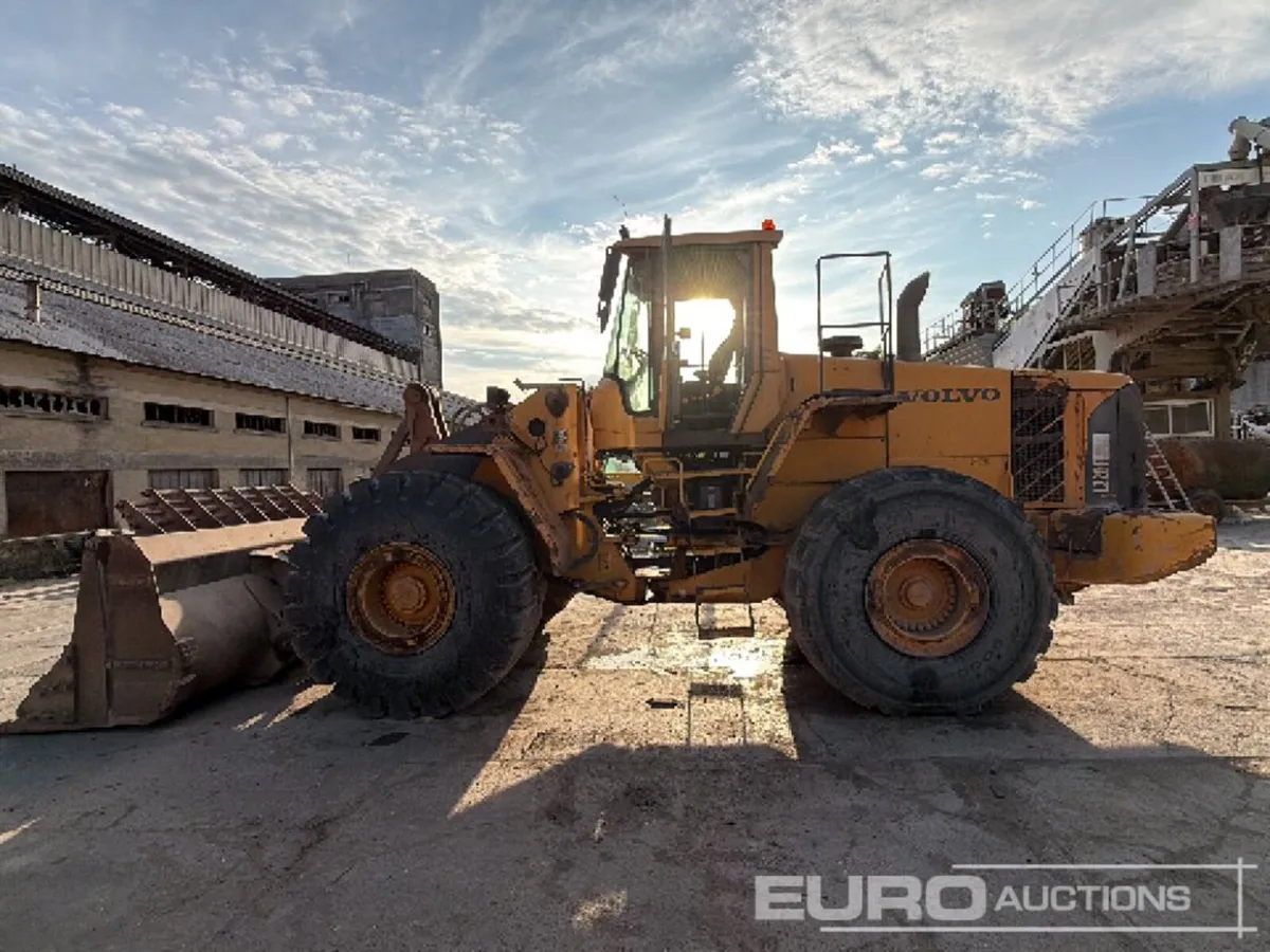 Volvo L220F - Image 2
