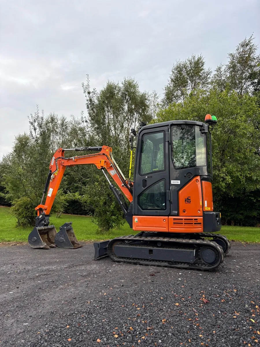 2020 Hitachi 26 U - Image 3