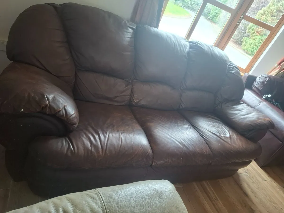 Leather couch - Image 2