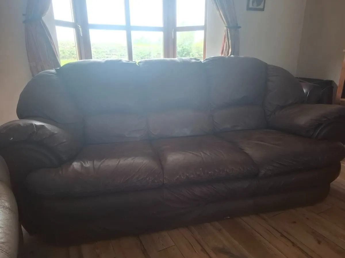 Leather couch - Image 3