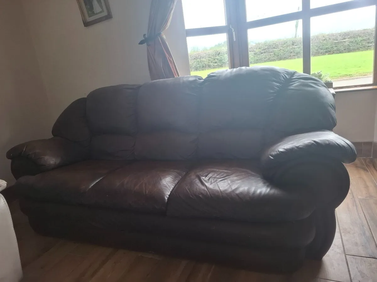 Leather couch - Image 4