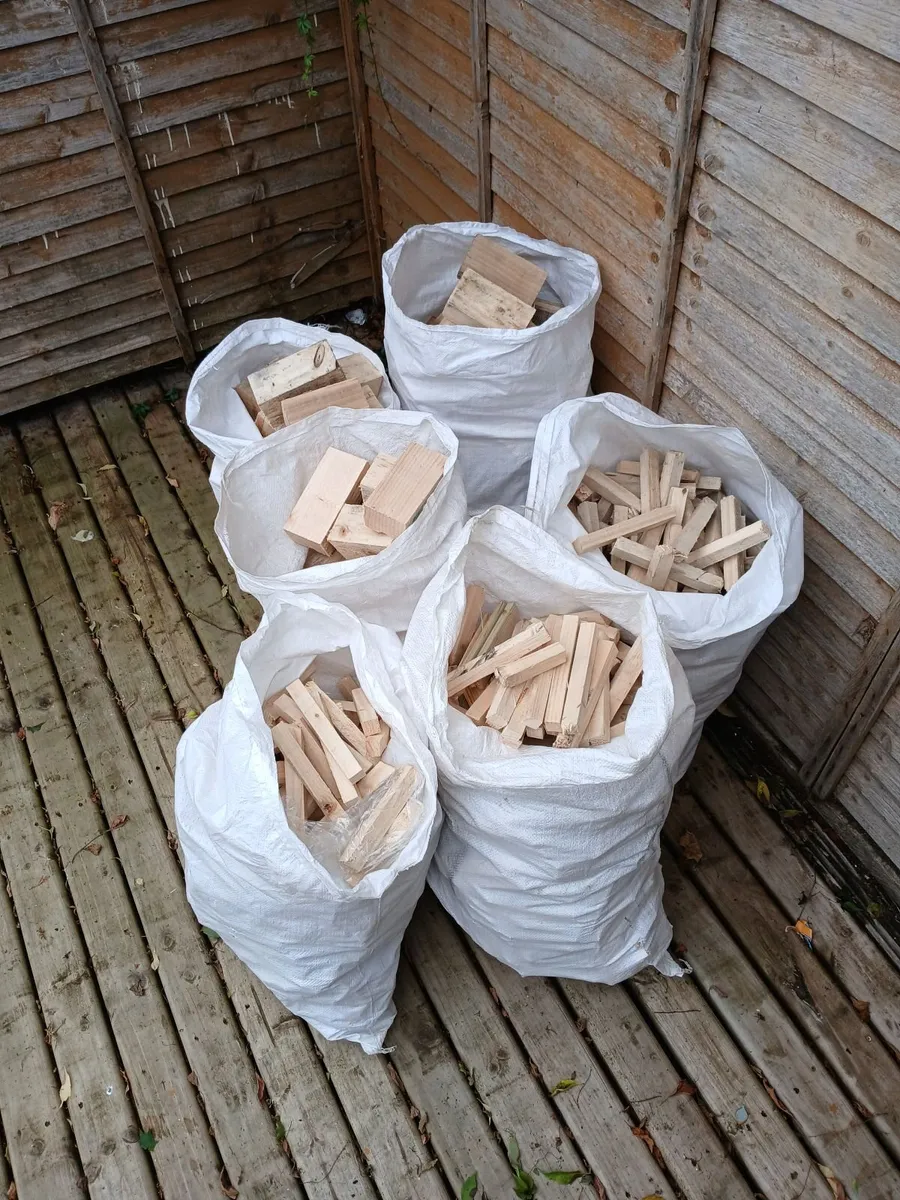 firewood 7 large bags of blocks 40 euro - Image 1
