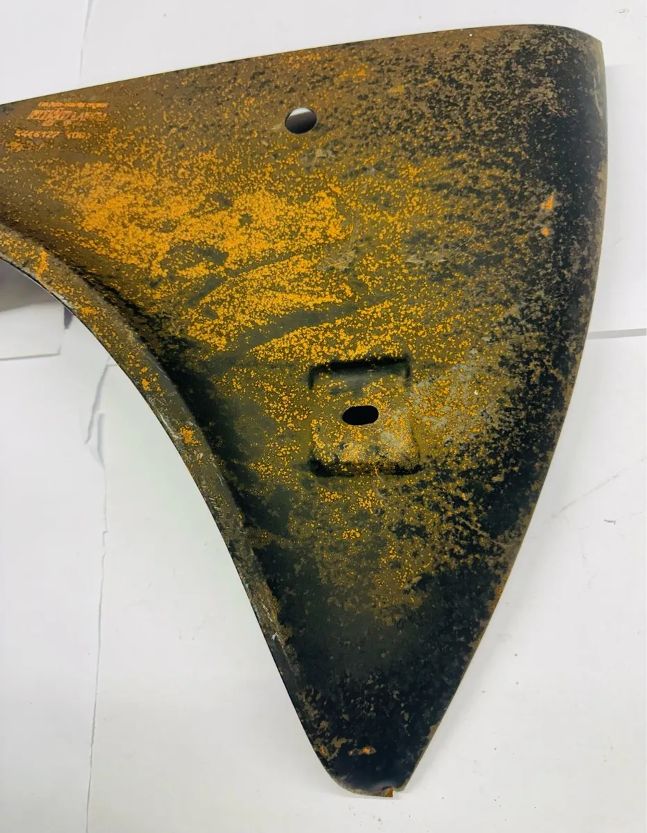 Fiat 127 Front Right Wing Genuine New Old Stock - Image 2