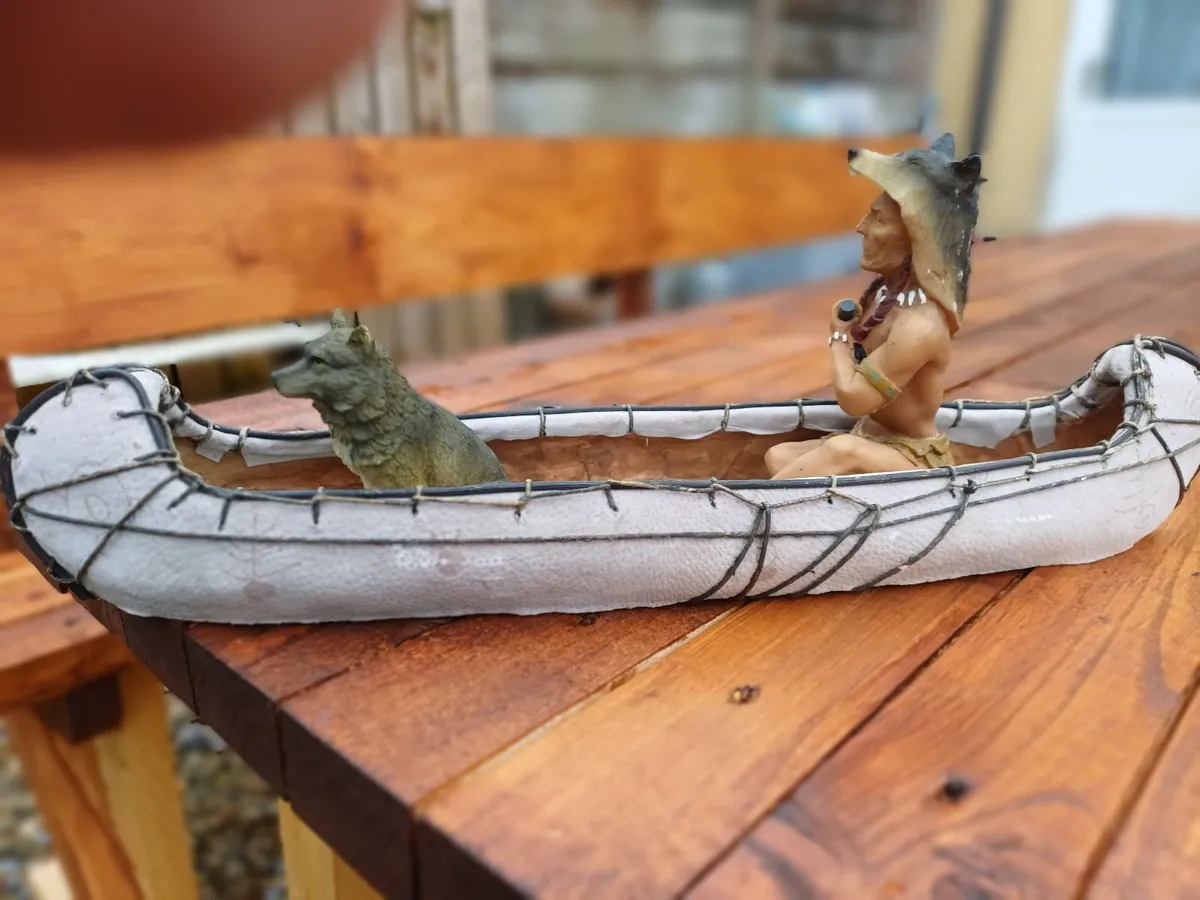 Vintage Native American Canoe Figure - Image 4