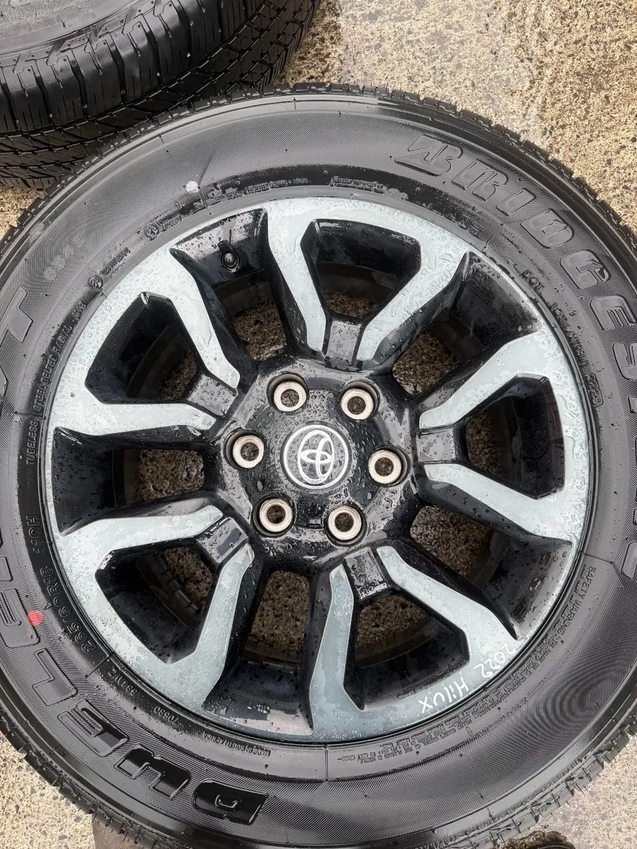 2022 TOYOTA HILUX 18" ALLOY WHEELS - Image 4