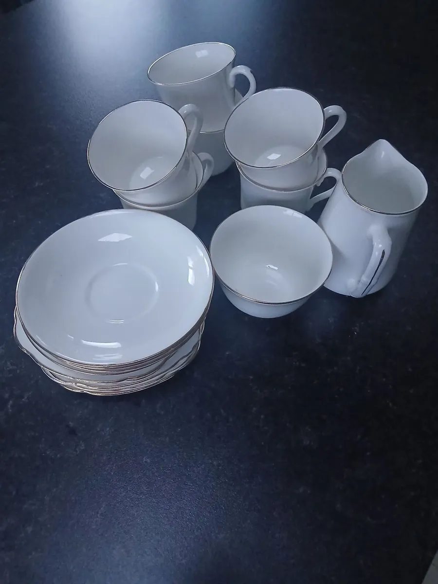 Colclough China Set - Image 1