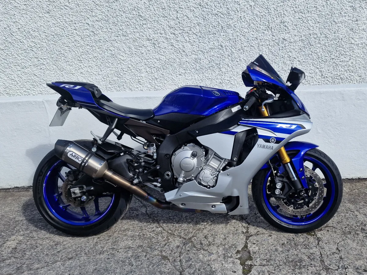 Yamaha R1 @ Doyles Athlone - Image 1