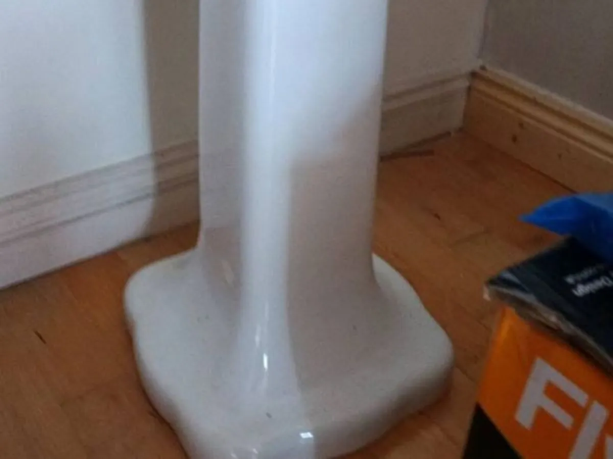 Pedestal (no sink)