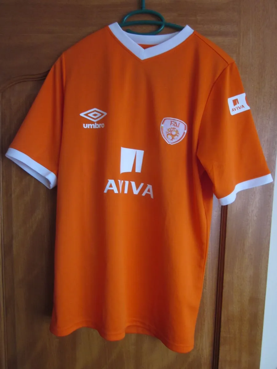 Irish Soccer Umbro  Sisters Jersey 2015 - Image 1