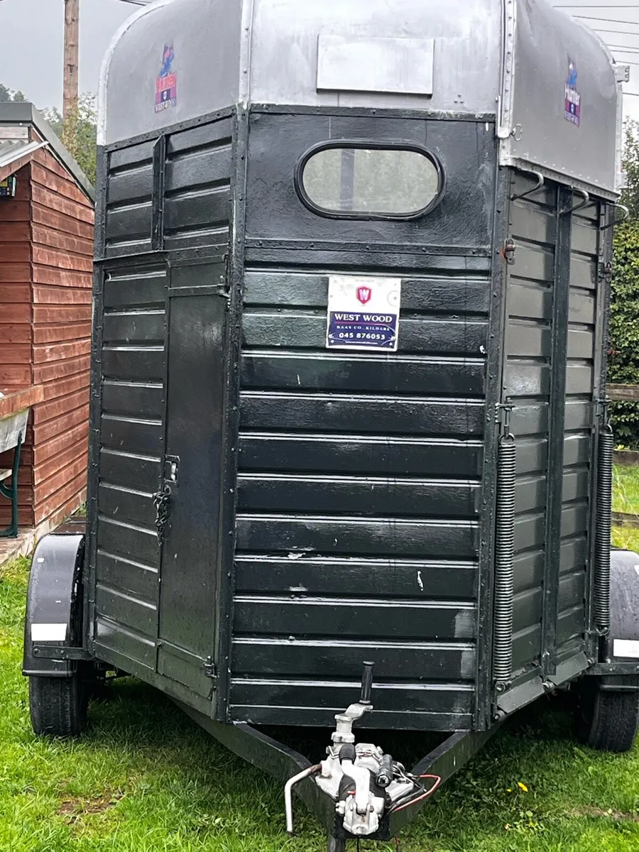 Horse box - Image 1