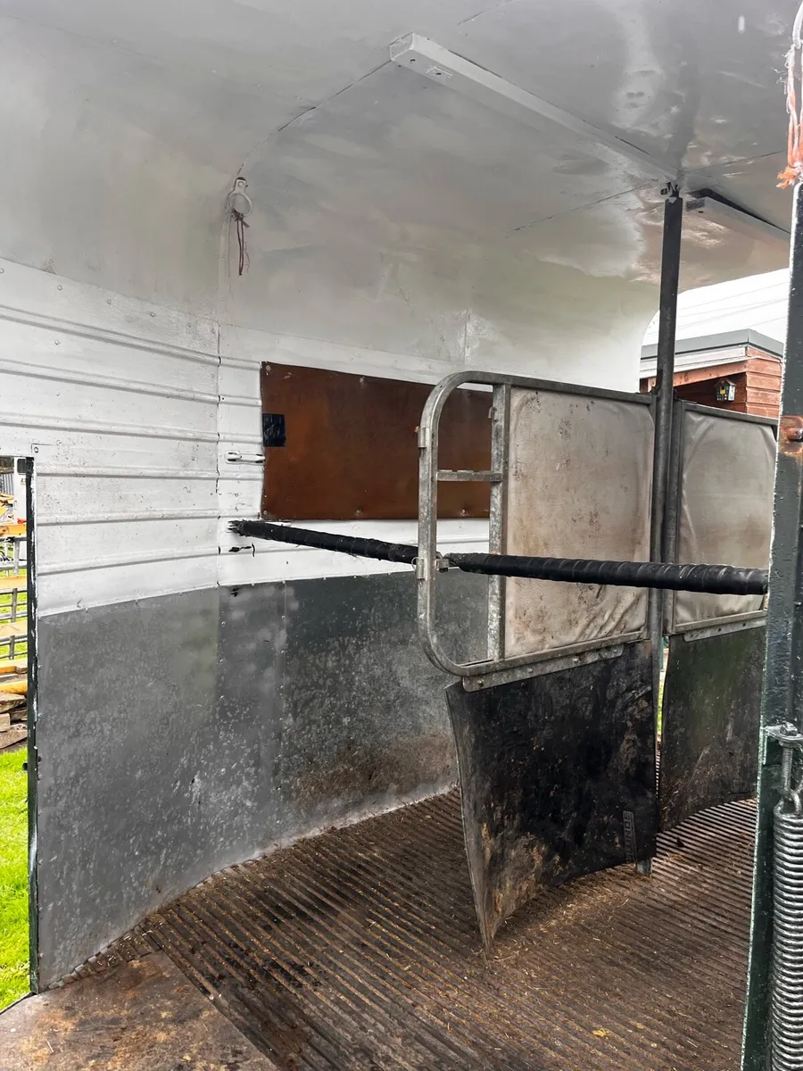 Horse box - Image 2