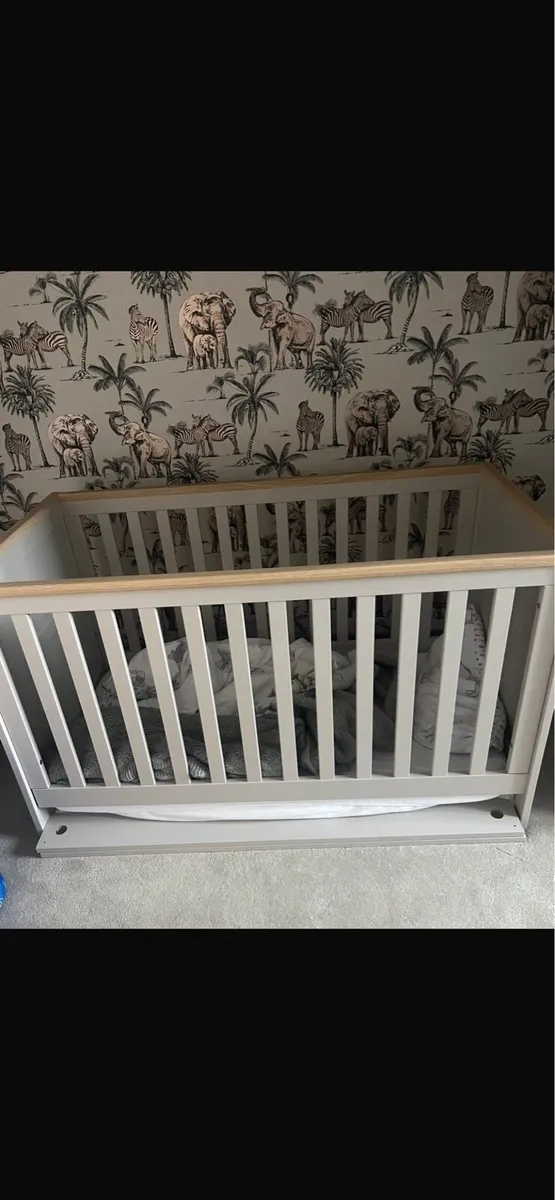 Infant cot - Image 1