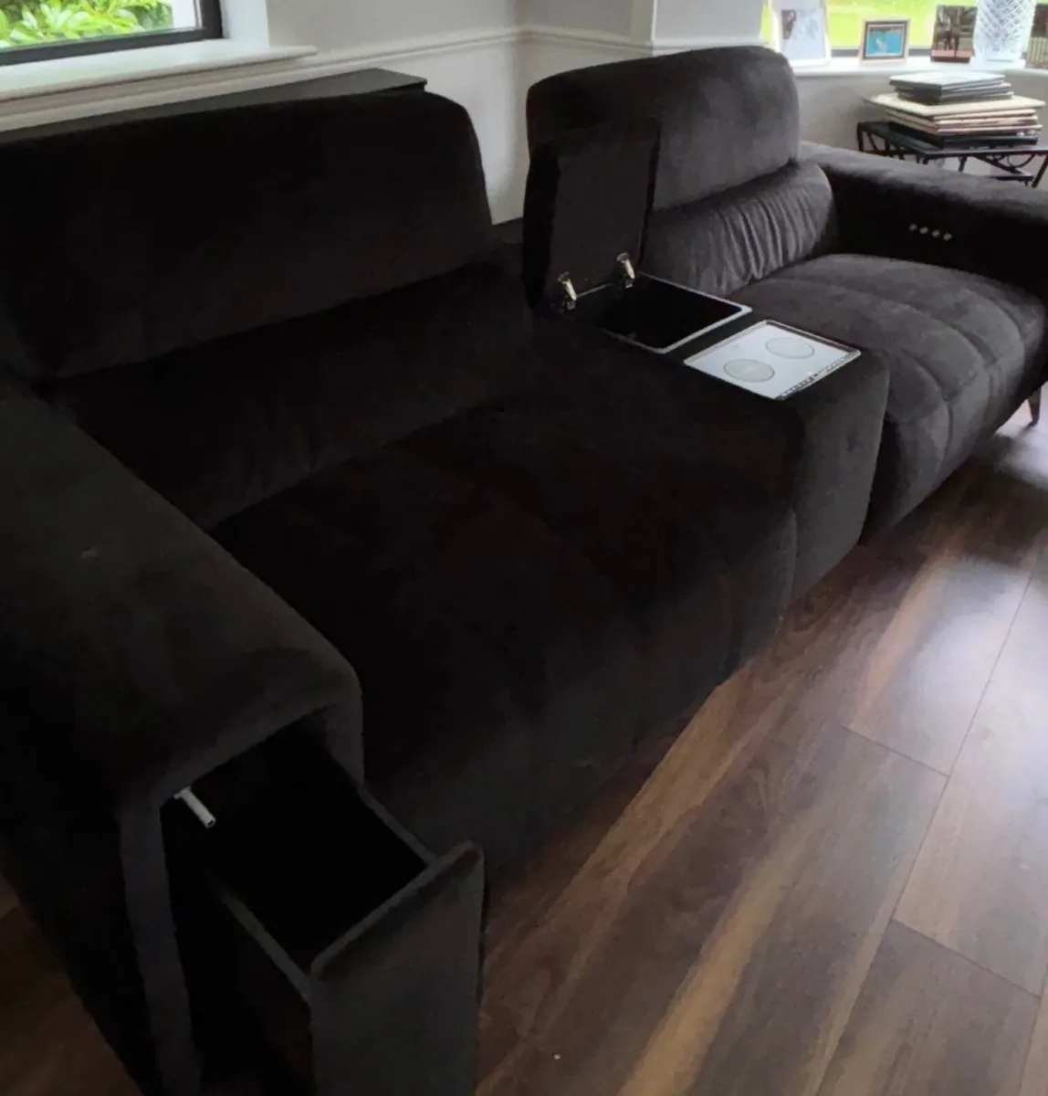 Dfs 4D cinesound recliner sofa black velvet - Image 2