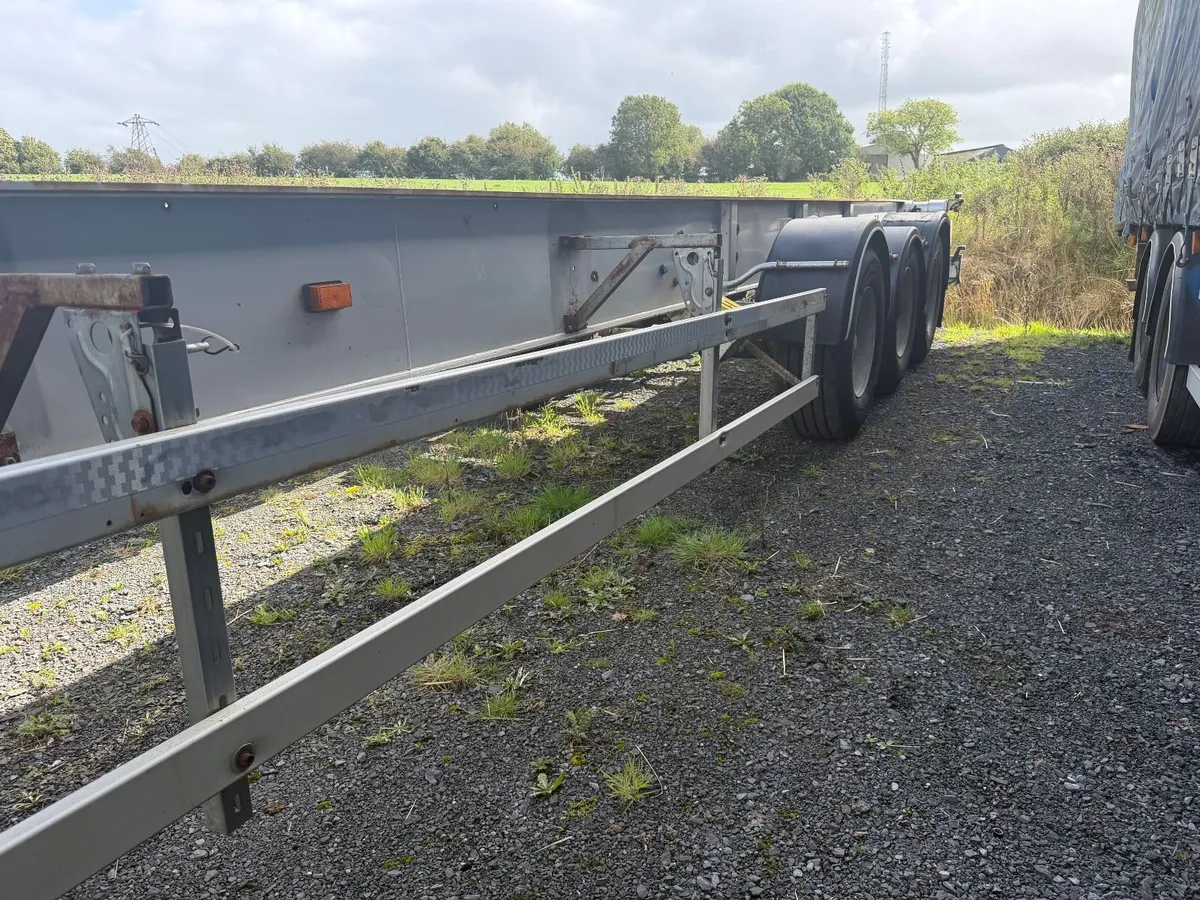 40ft Tri-Axle Skeletal Tipping Trailer - Image 3