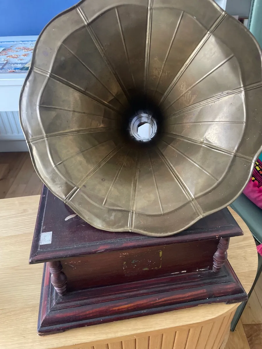 Working Gramophone with Horn - Image 1