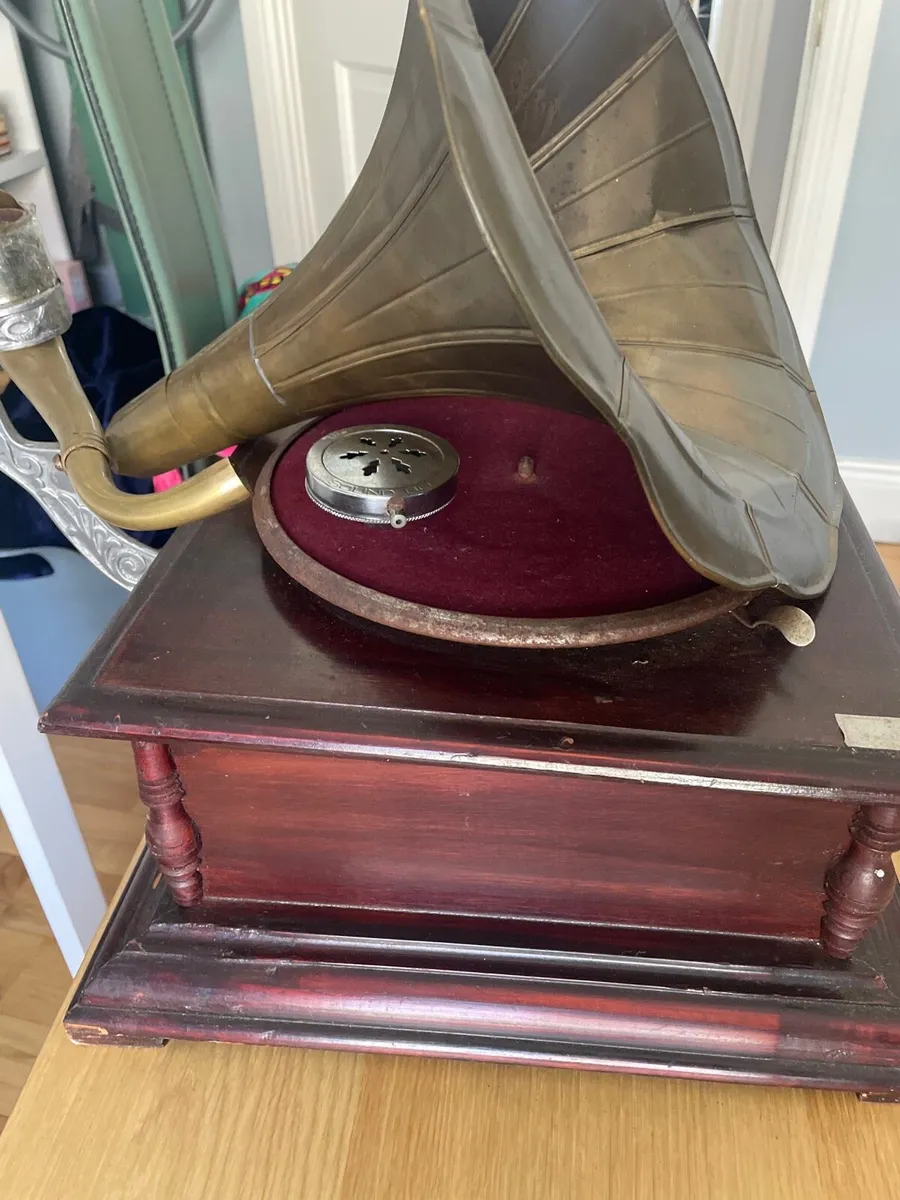 Working Gramophone with Horn - Image 2