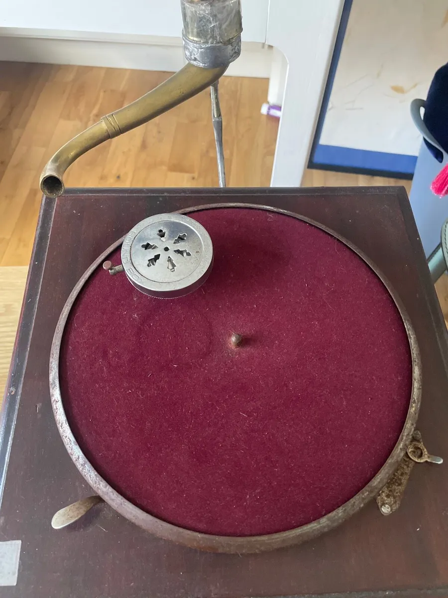 Working Gramophone with Horn - Image 4