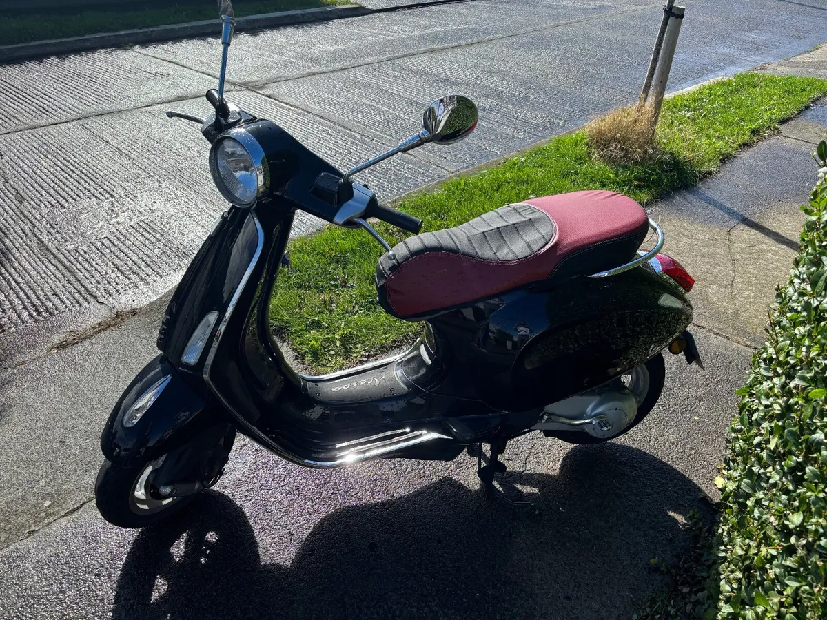 Vespa Primavera 50cc 2-Stroke Moped - Image 1