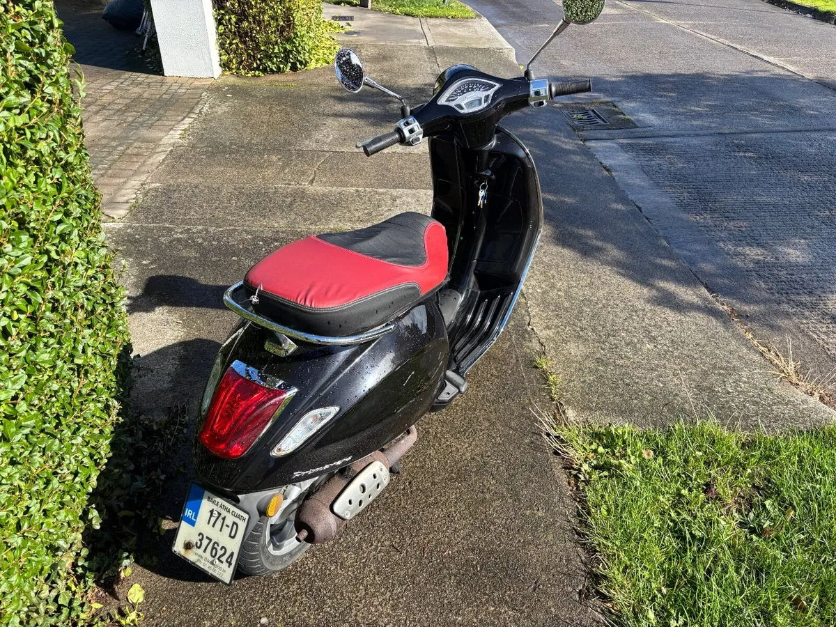 Vespa Primavera 50cc 2-Stroke Moped - Image 2