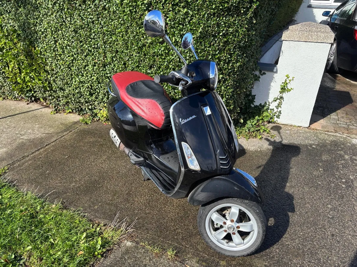 Vespa Primavera 50cc 2-Stroke Moped - Image 1