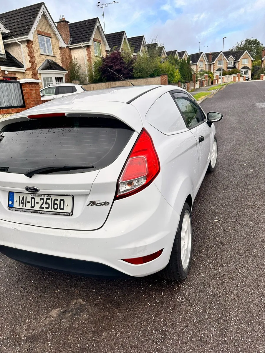 Ford fiesta - Image 4