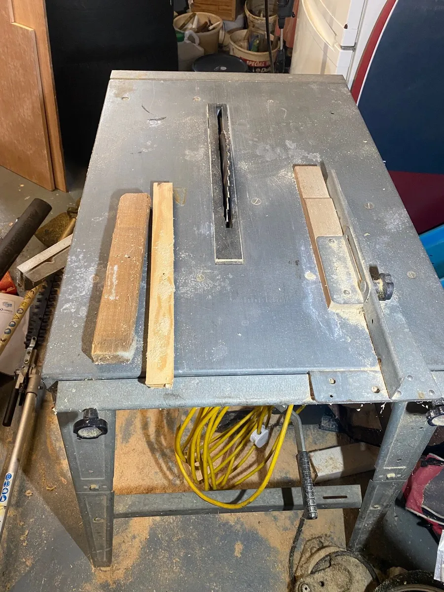 Small Table saw - Image 1
