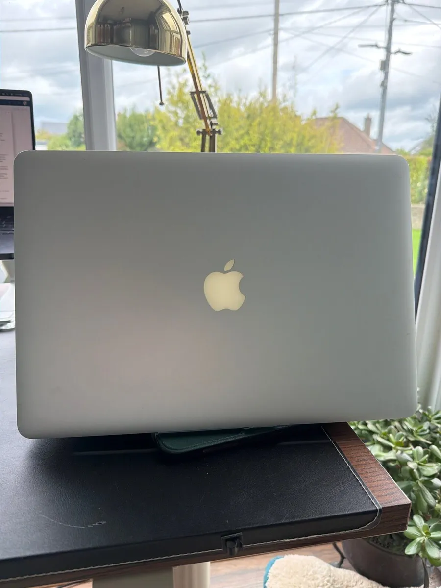 MacBook Pro 15 - Image 3