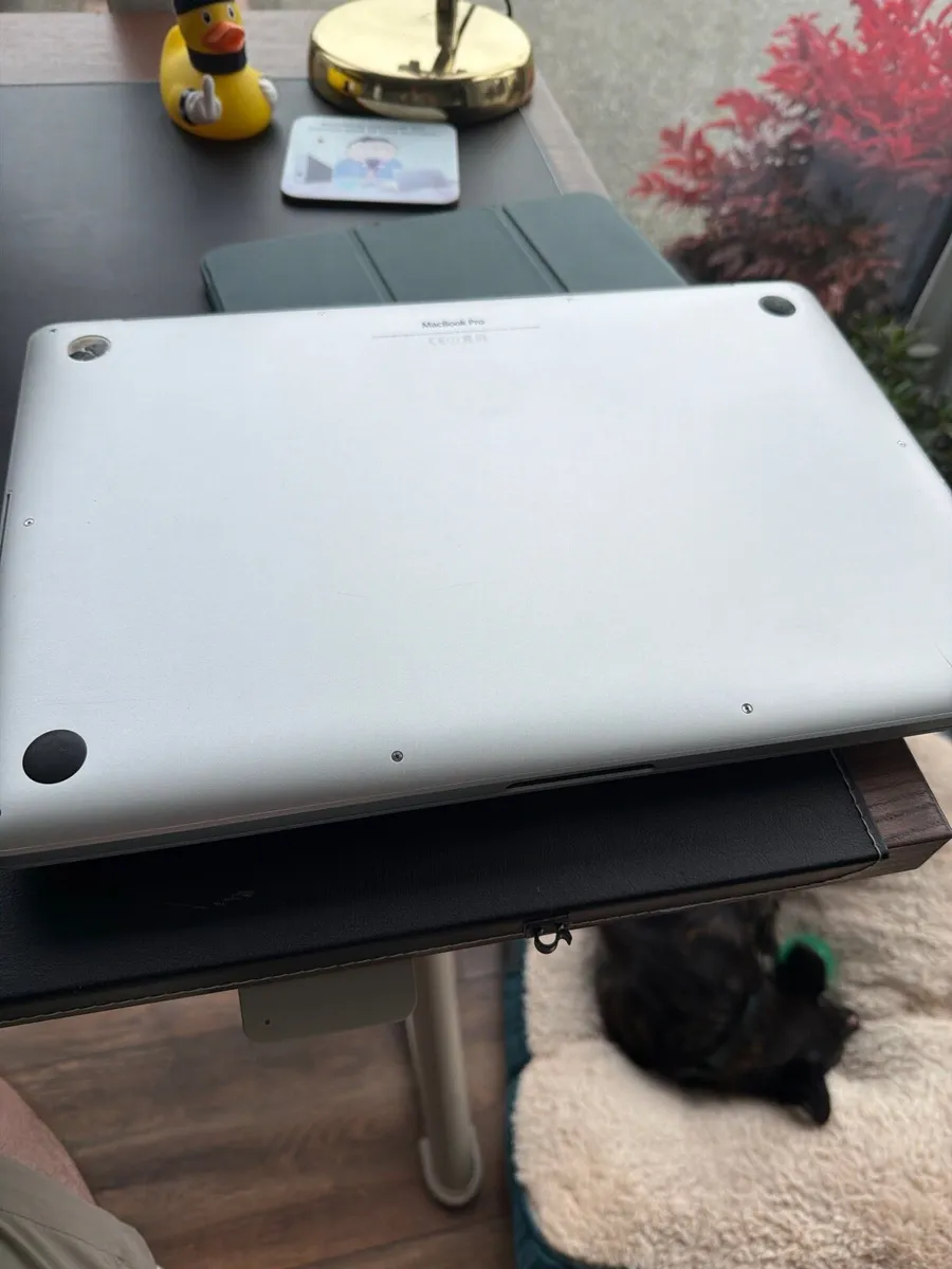 MacBook Pro 15 - Image 4