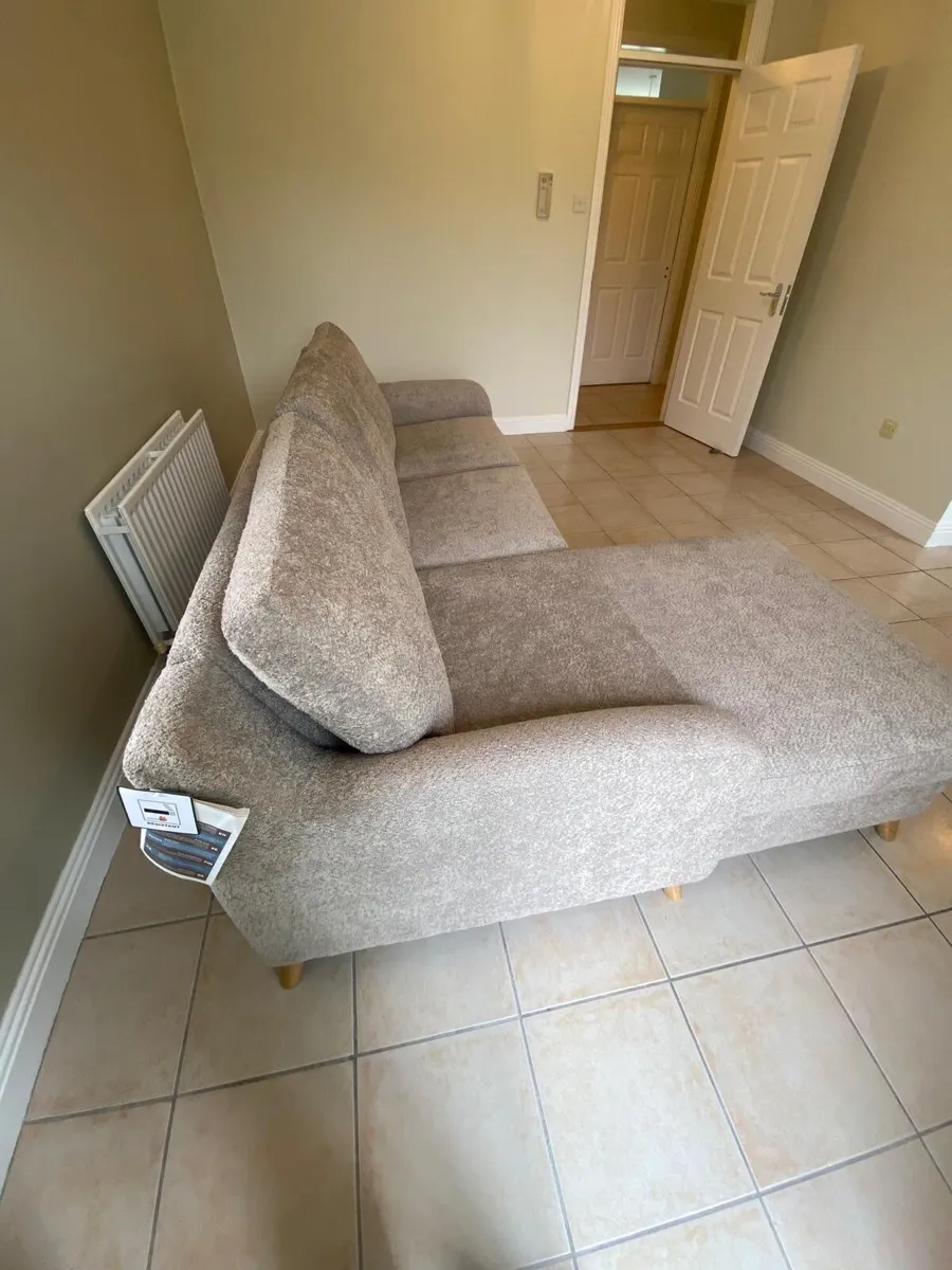 Couch - Image 2