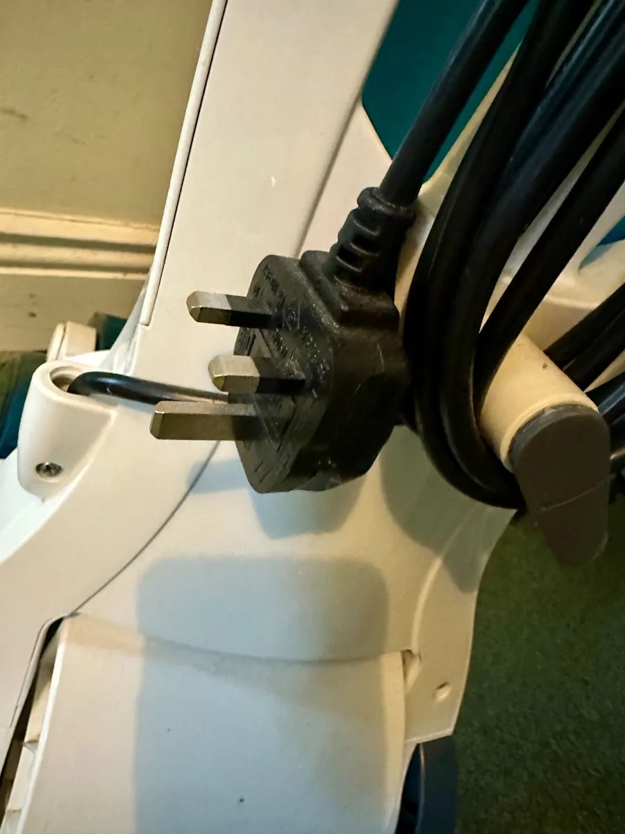 Easy Home carpet cleaner - Image 1