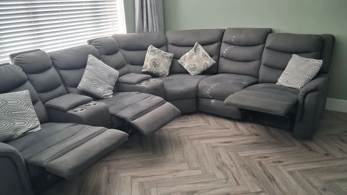 Grey corner suite - please read ad - Image 1