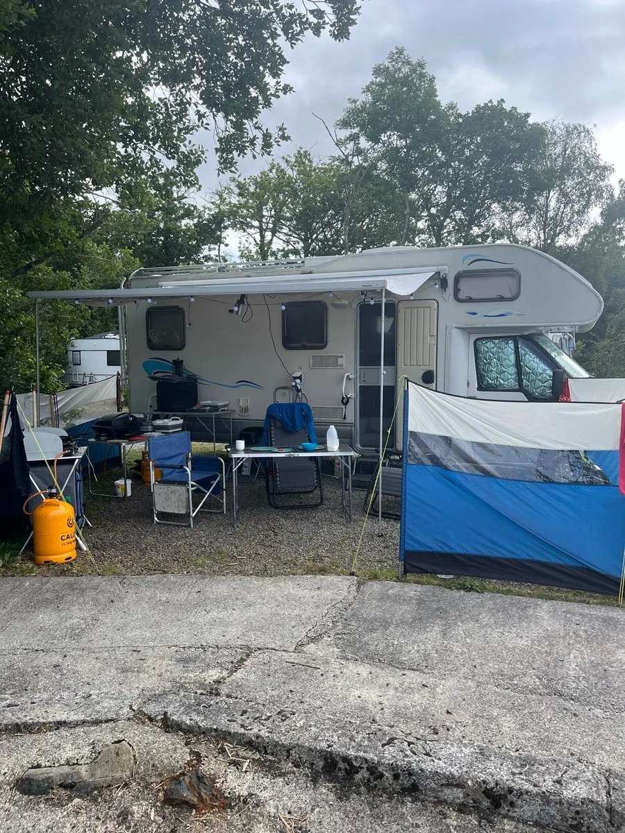 2004 Ford Camper - Image 2
