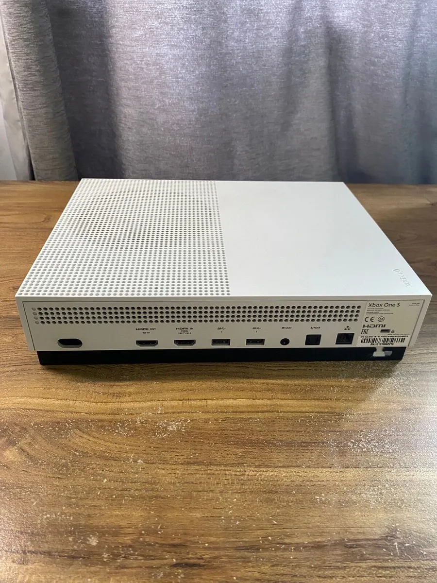 Xbox One S - Image 3