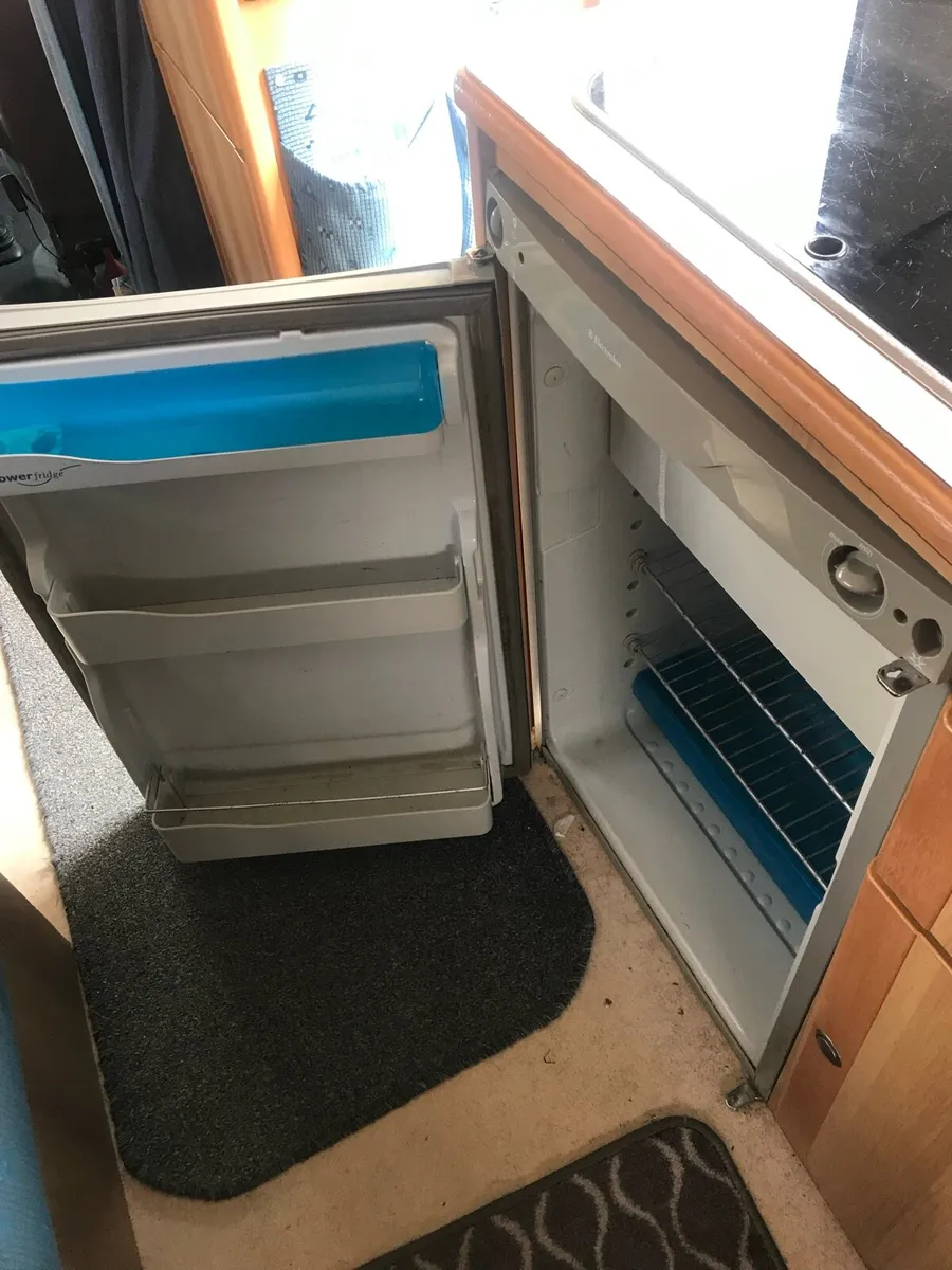 2004 Ford Camper - Image 4