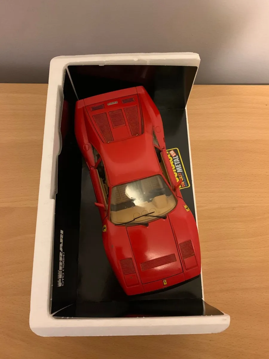 1984 Ferrari GTO 1/18 Burago Model Car - Image 4