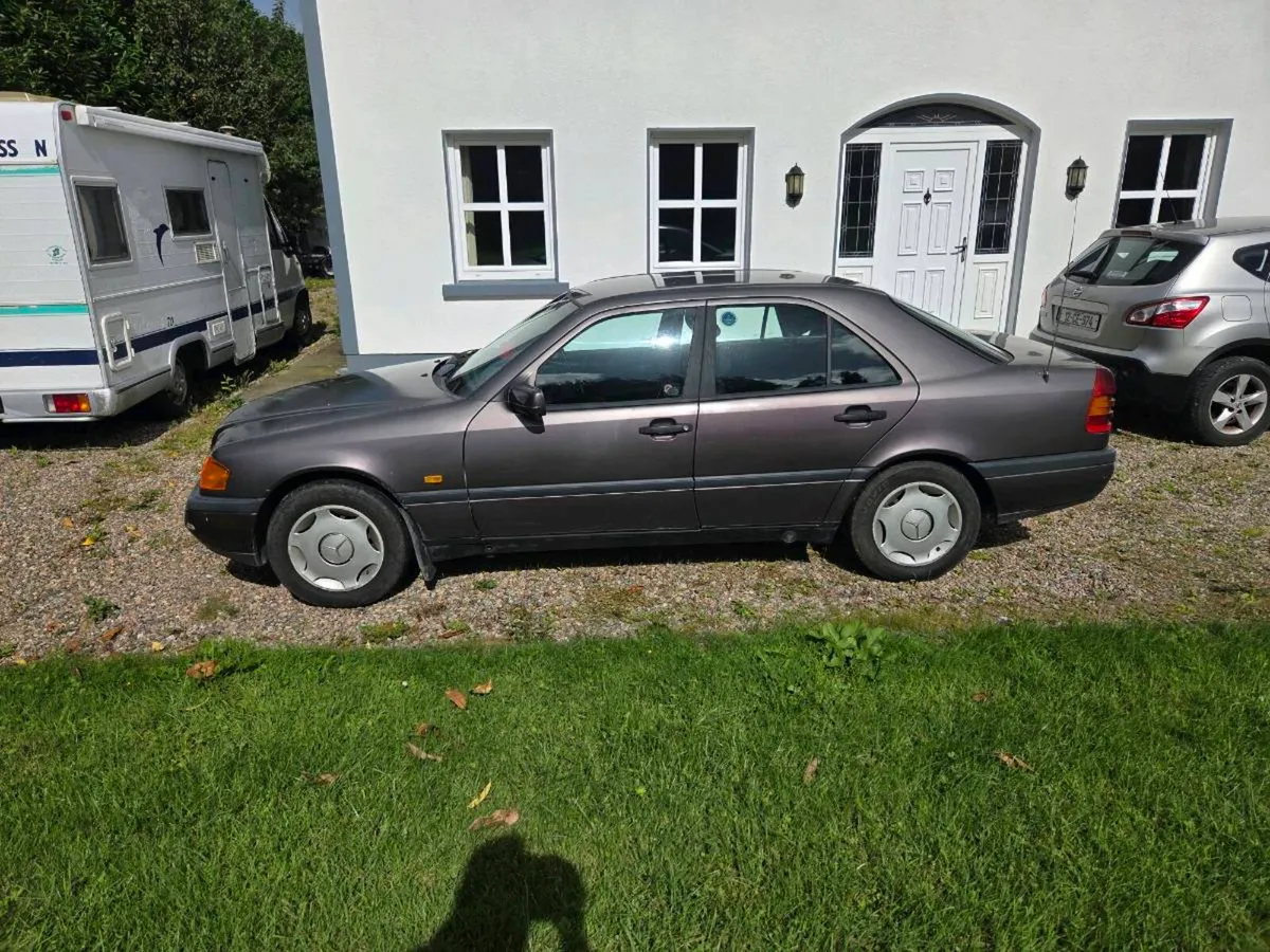 Mercedes C200 diesel 1994 - Image 1