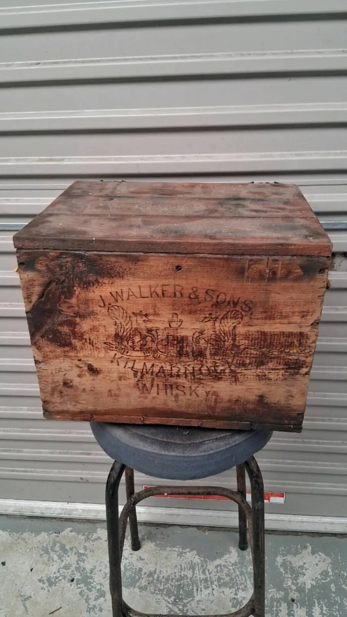 J.walker& sons whiskey box - Image 1