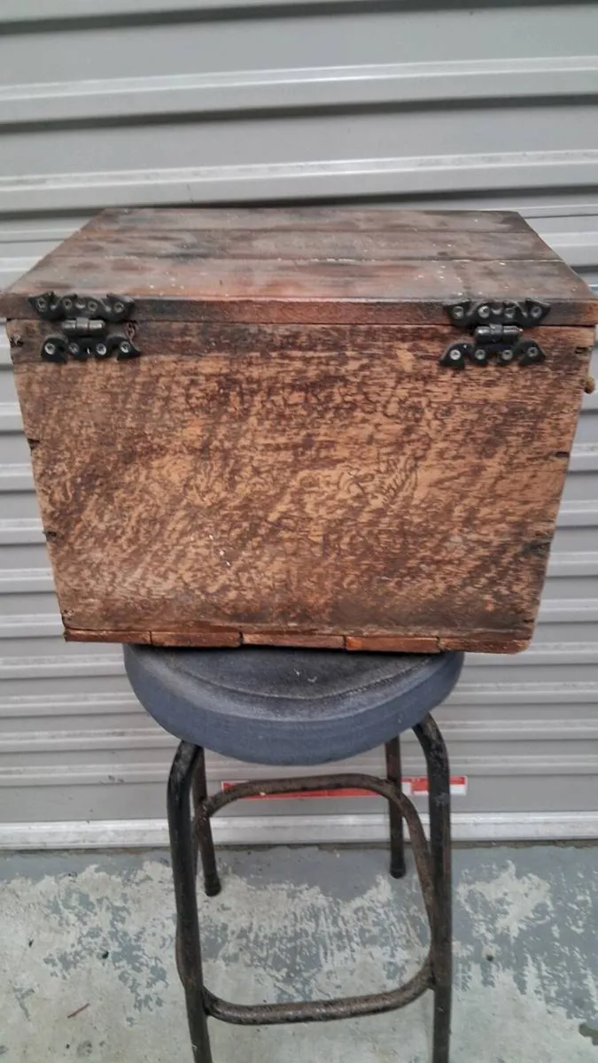 J.walker& sons whiskey box - Image 2