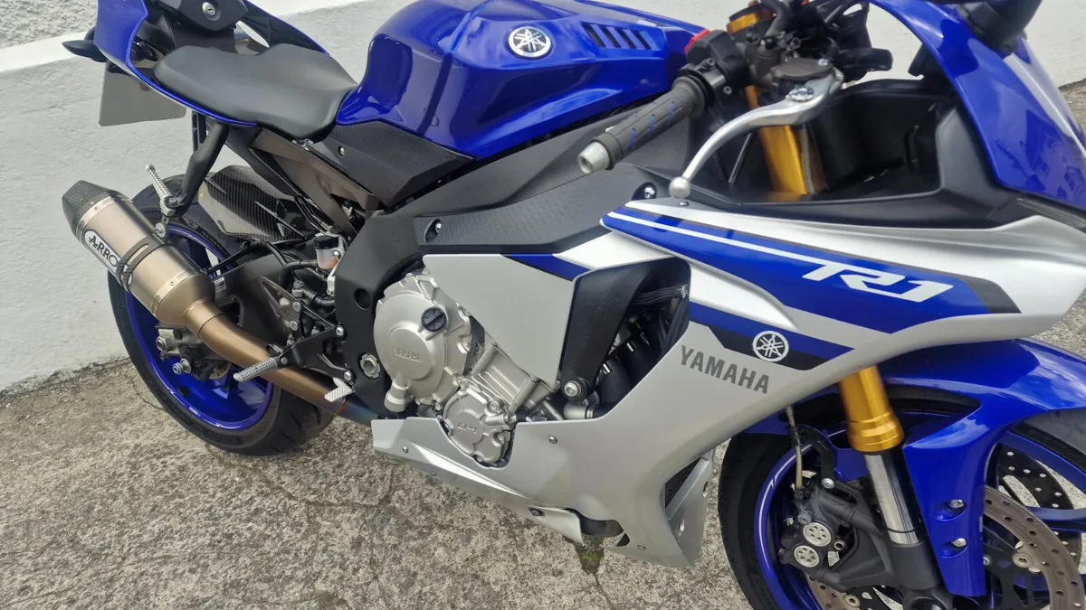 Yamaha R1 @ Doyles Athlone - Image 3