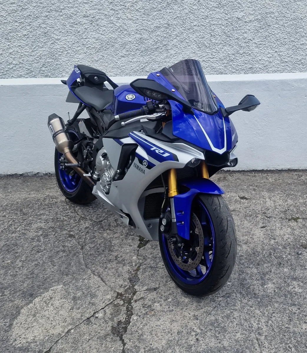 Yamaha R1 @ Doyles Athlone - Image 2