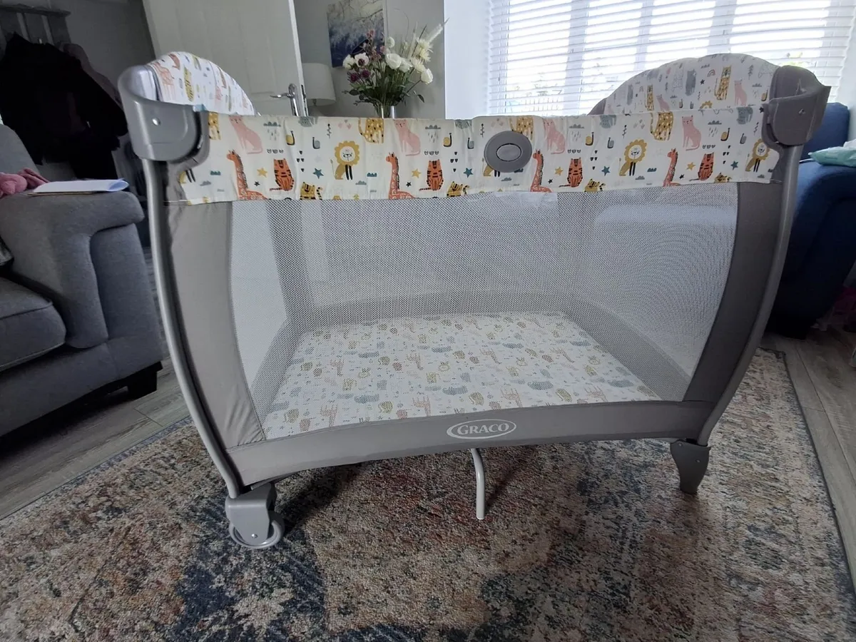 Gracco Travel Cot - Image 3