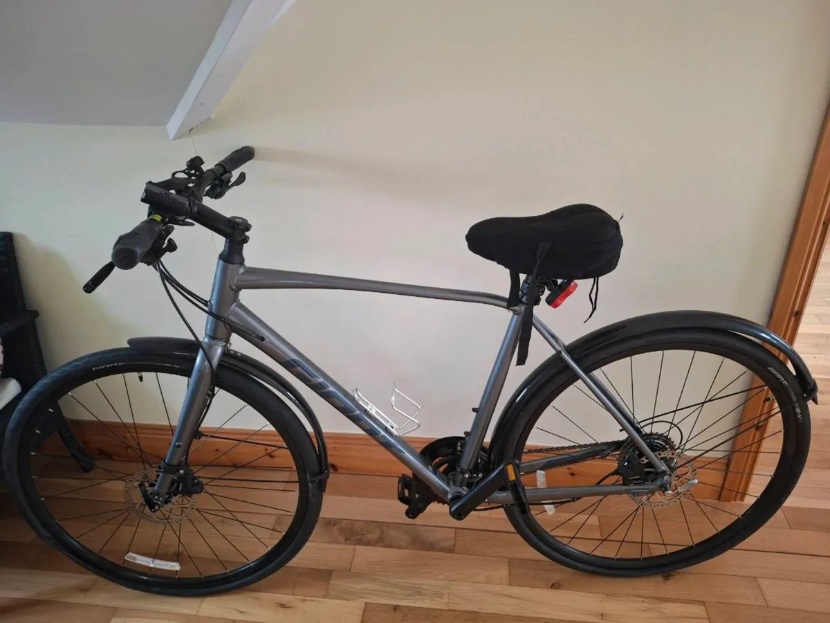 Giant Escape 2 & accessories - Image 1